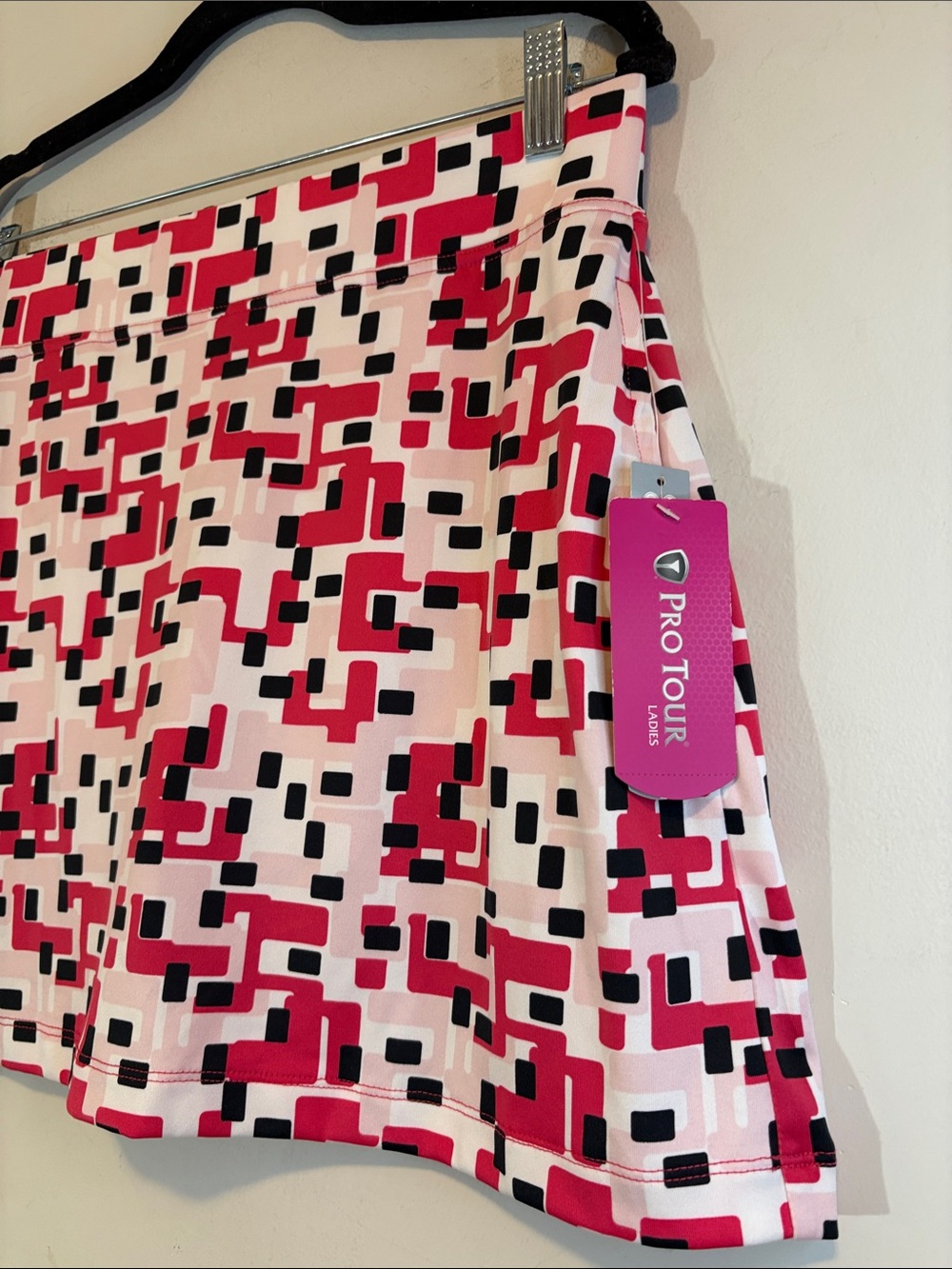 NWT Golf Skirt Skort Pink Geometric Retro Futuristic Digital Camo Print Medium